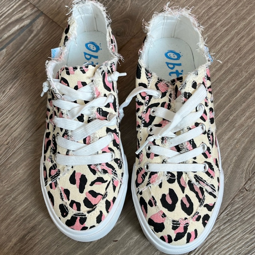 NWOT cheetah print Obtaom sneakers women’s 7